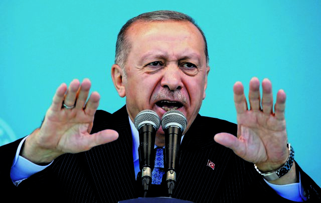 Τουρκία: Έξαλλος ο Ερντογάν κατσαδιάζει κομματικά στελέχη on camera