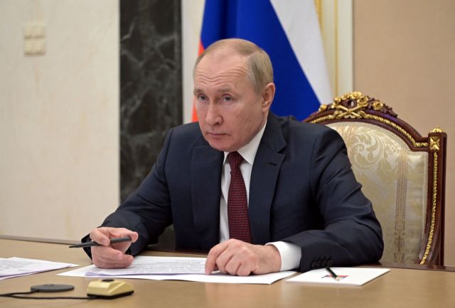 Ρωσία: Το Κρεμλίνο υπερασπίζεται δήλωση του Πούτιν που σχολιάσθηκε ως νομιμοποίηση του βιασμού