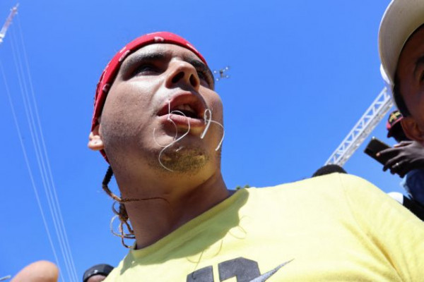 Μεξικό: Γιατί μετανάστες ράβουν τα στόματά τους – Σοκαριστικές εικόνες