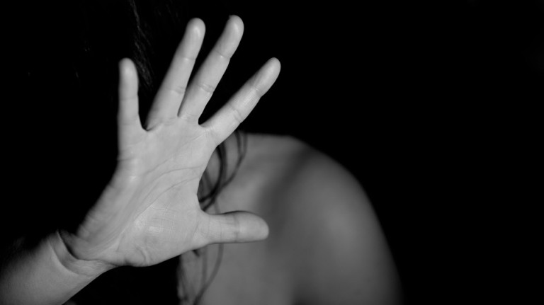 Φιλιατρά: Σοκ οι αποκαλύψεις για τη 14χρονη που εξέδιδε η αδερφή της – Της έδινε χασίς πριν τα ραντεβού