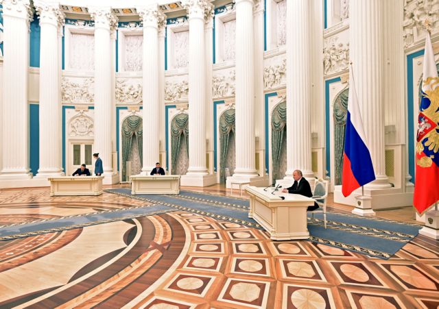 Ουκρανία: Ο Πούτιν υπέγραψε το διάταγμα της αναγνώρισης των περιοχών του Ντονμπάς