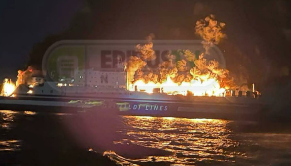 Κέρκυρα: «Mayday, mayday» – Η δραματική έκκληση ενώ το πλοίο έχει παραδοθεί στις φλόγες