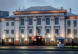 Η Ρωσία εκκενώνει την πρεσβεία της στην Ουκρανία