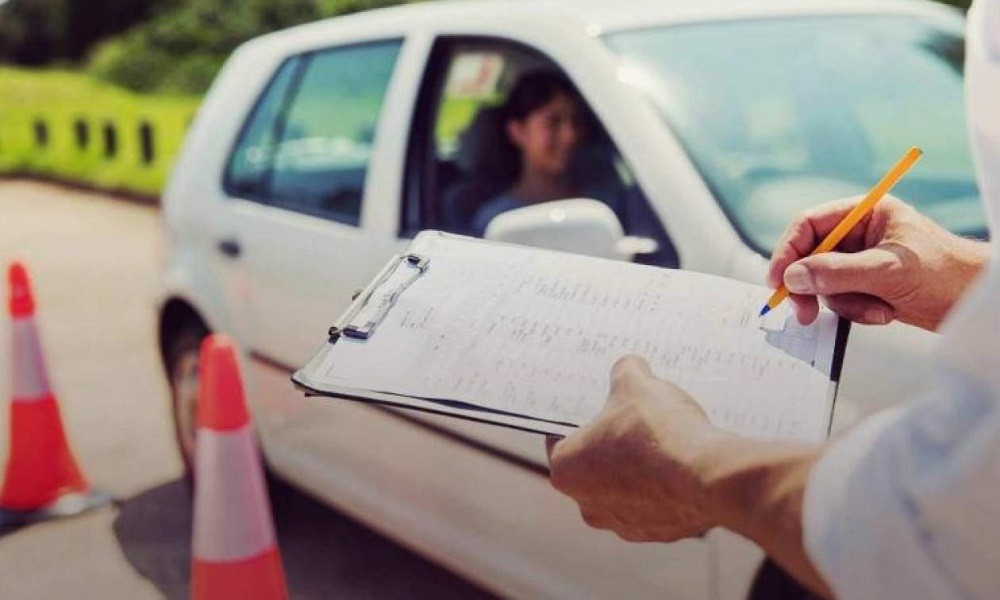 Δίπλωμα οδήγησης: Η νέα «δοκιμασία» για τους υποψήφιους οδηγούς