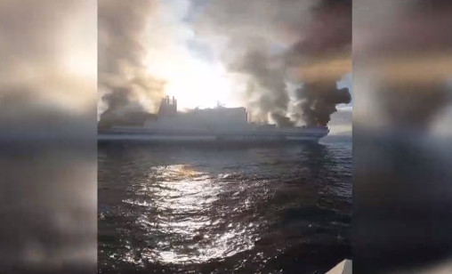 Φωτιά σε πλοίο στην Κέρκυρα: Με κοροναϊό ο ένας από τους τραυματίες στο νοσοκομείο