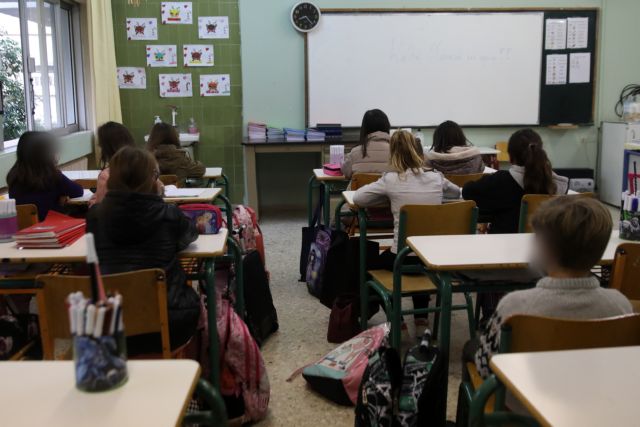 Θεσσαλονίκη: Παράθυρο έπεσε από τη θέση του την ώρα του μαθήματος στο 1ο Πειραματικό Δημοτικό σχολείο