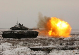 Πόλεμος στην Ουκρανία: Ο Πούτιν σφυροκοπά από ξηρά, αέρα και θάλασσα