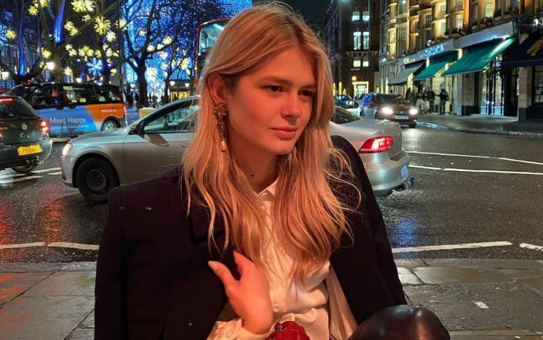 Αμαλία Κωστοπούλου: Viral το βίντεο με το σκύλο της να τρέχει σαν τρελός στο χιόνι