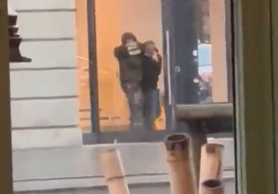 Άμστερνταμ: Ένοπλος κρατάει ομήρους στο κατάστημα της Apple