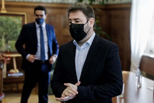 Ανδρουλάκης: Χρειάζονται άμεσα μέτρα για την ακρίβεια – Μείωση ΦΠΑ και ειδικού φόρου στα καύσιμα