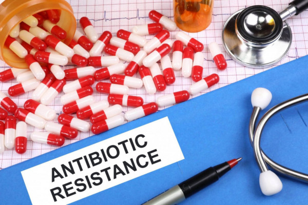 Περισσότεροι από 1,2 εκατ. άνθρωποι πέθαναν το 2019 από βακτηριακές λοιμώξεις λόγω αντοχής στα αντιβιοτικά