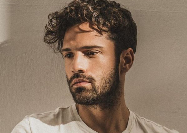 Κωνσταντίνος Αργυρός: Αποκαλύπτει την άγνωστη ιστορία πίσω από το τραγούδι «Παιδί γενναίο»