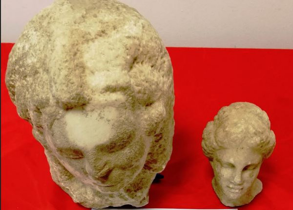 Θεσσαλονίκη: Βρέθηκαν σε διαμέρισμα δύο μαρμάρινες κεφαλές γυναικείων αγαλμάτων της Ρωμαϊκής περιόδου
