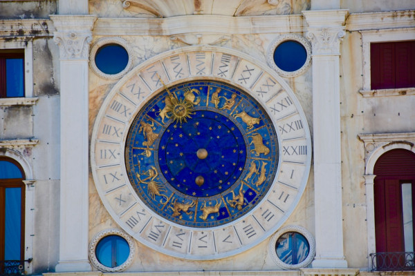 22/2/2022: Τι σημαίνει η σημερινή ημέρα για την αστρολογία και την αριθμολογία