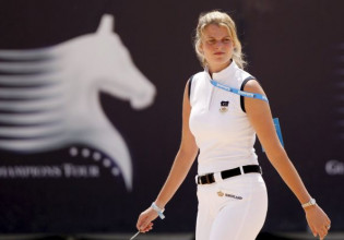 Αποκαλυπτική φωτογραφία της Αθηνάς Ωνάση αγκαλιά στην Χριστίνα