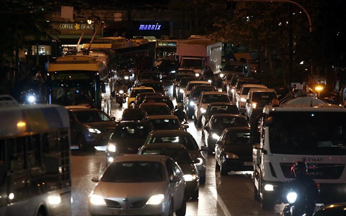 Κίνηση τώρα: Απελπισία... σε ολόκληρη την Αθήνα - Που σημειώνεται κυκλοφοριακό χάος