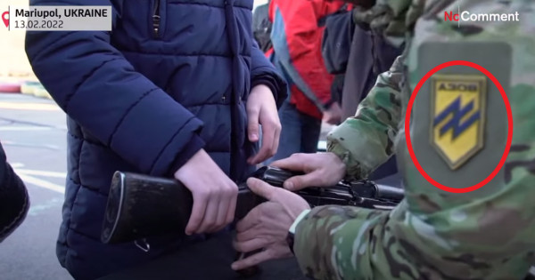 Ουκρανία: Ακροδεξιοί εκπαιδεύουν πολίτες – Ποιο είναι το Τάγμα Αζόφ (Βίντεο)