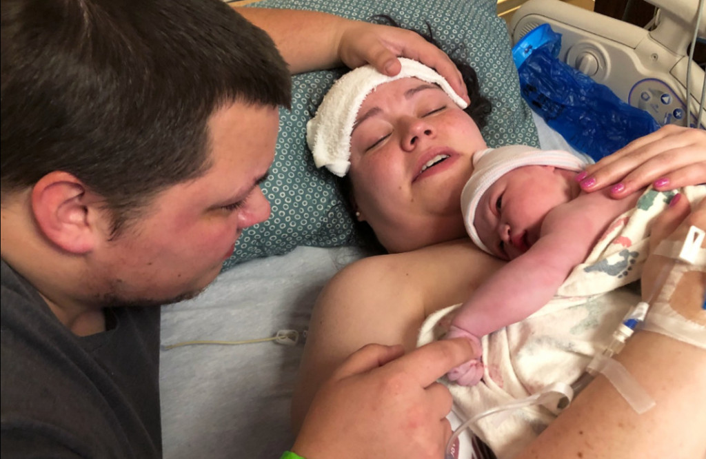 Το μωρό με τα πολλά… δυάρια – Γεννήθηκε στις 22/2/22 στις 2.22 στην αίθουσα Νο 2