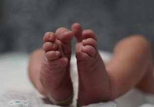 Φρίκη στις ΗΠΑ: Σκότωσε το μωρό της και του έβαλε μακιγιάζ για να μοιάζει… ζωντανό