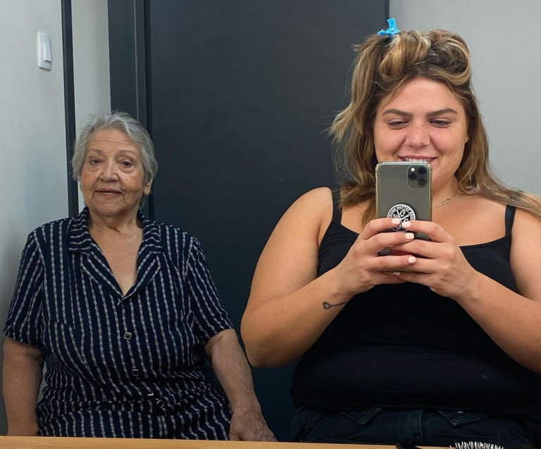 Δανάη Μπάρκα – Το τρυφερό βίντεο με την γιαγιά Τούλα που συγκινεί