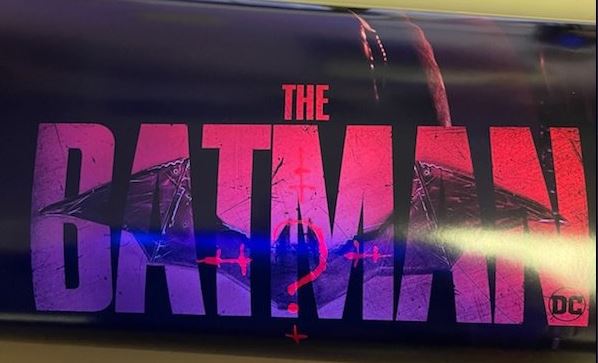 Απίστευτο τρικ σε αφίσα του Batman: Κρυμμένο μήνυμα φαίνεται μόνο σε μαύρο φως