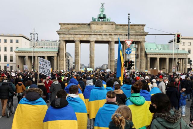 Βερολίνο: Λαοθάλασσα κατά της ρωσικής εισβολής στην Ουκρανία – Πάνω από 100.000 διαδηλωτές