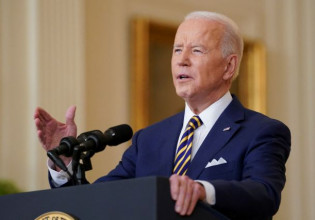 Πόλεμος στην Ουκρανία: Ο Μπάιντεν ενέκρινε τη χορήγηση στρατιωτικής βοήθειας