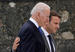 Ουκρανικό: Νέα συνομιλία Μακρόν – Μπάιντεν ενόψει του ταξιδιού στη Μόσχα