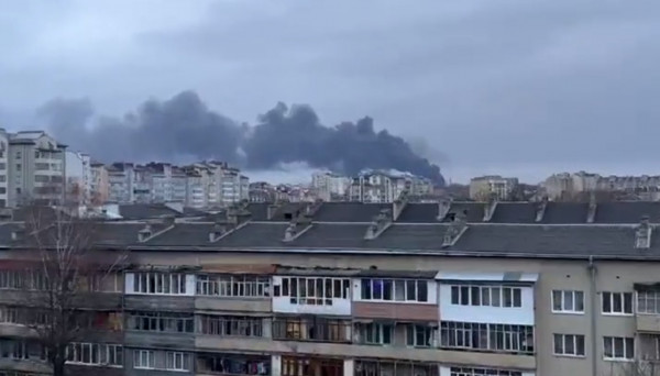 Ουκρανία: Φοιτητής στην Ουκρανία κατέγραψε τους πρώτους βομβαρδισμούς με τις σειρήνες να ηχούν