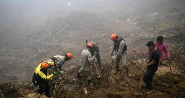 Βραζιλία: Στους 165 οι νεκροί μετά τις κατολισθήσεις και τις πλημμύρες στην Πετρόπολις