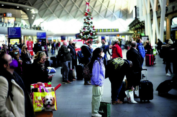Η Βρετανία «τελειώνει» την καραντίνα για όσους έχουν κοροναϊό – Τι θα ανακοινώνει ο Μπόρις Τζόνσον