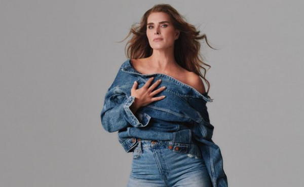 Μπρουκ Σιλντς: Πιο σέξι από ποτέ η ηθοποιός – Φωτογραφίζεται τόπλες και χωρίς ρετούς