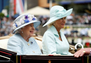 Καμίλα Πάρκερ Μπόουλς: Από τρίτο πρόσωπο στον γάμο Κάρολου – Νταϊάνας στη θέση της βασίλισσας