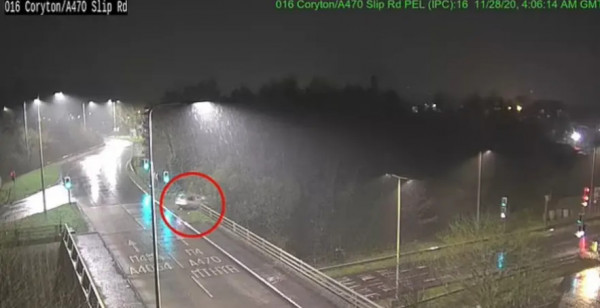 Βρετανία: Αυτοκίνητο βούτηξε με ταχύτητα από γέφυρα – Νεκρή μητέρα 4 παιδιών