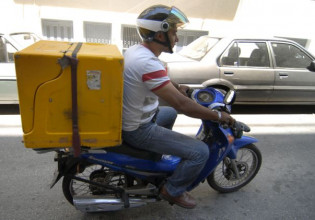 Βούλα: Διανομείς μαχαιρώθηκαν για το ποιος θα πάει την παραγγελία