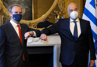 Στο Λονδίνο ο ΥΠΕΞ για να προωθήσει την υποψηφιότητα της Ελλάδας στο ΣΑ του ΟΗΕ