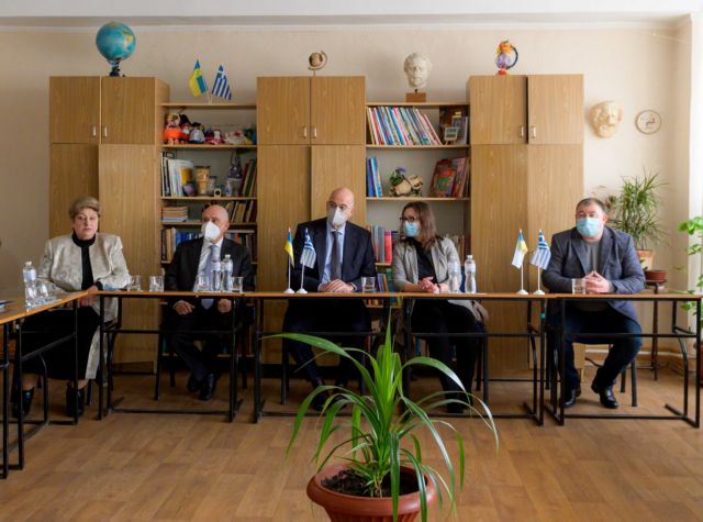 Πόλεμος στην Ουκρανία – Έλληνας ΥΠΕΞ: Να σταματήσουν αμέσως οι επιθέσεις