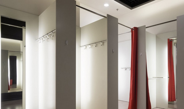 Σέρρες: Γυναίκα… αφόδευσε σε δοκιμαστήρια καταστήματος – «Καθαρίστε τα»