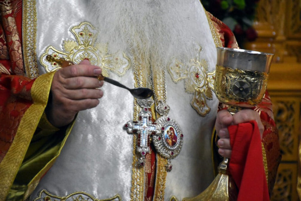 Εξάρχεια: Επεισόδιο με αρχιμανδρίτη και δυνάμεις των ΜΑΤ – Συνελήφθη ο ιερέας