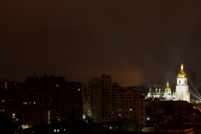 Ουκρανία: Εκρήξεις ακούγονται στο Κίεβο και Μαριούπολη