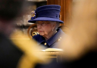 Βασίλισσα Ελισάβετ: «Δεν μπορώ να κινηθώ», είπε σε εργαζόμενους του παλατιού