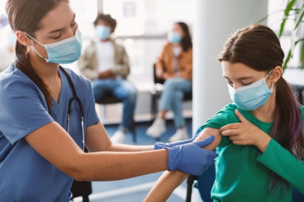 Θεμιστοκλέους: Πόσοι χάνουν το πιστοποιητικό εμβολιασμό τους από σήμερα Δευτέρα 7 Φεβρουαρίου