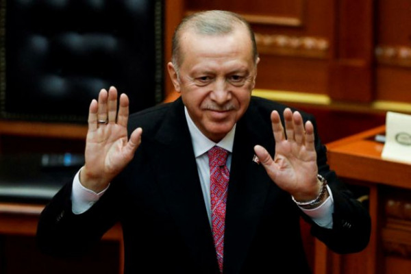 Γενική επίθεση σάλπισε ο Ερντογάν – Αναζητεί «αγωγούς» δολαρίων και ευρώ