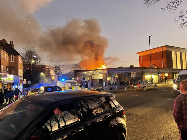 Λονδίνο: Μεγάλη πυρκαγιά σε σταθμό του μετρό