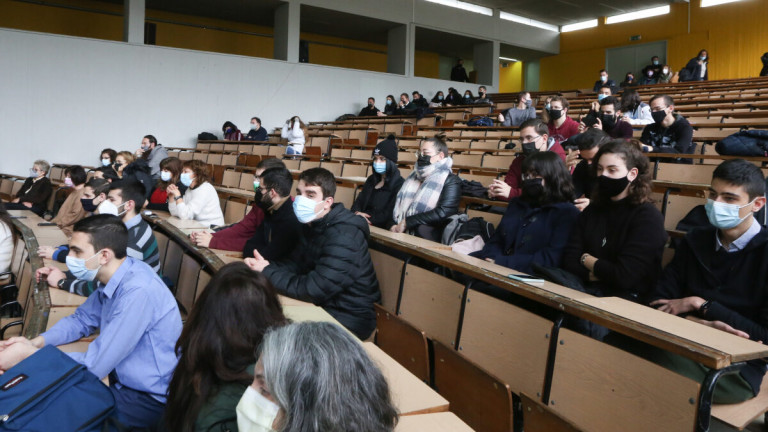 Ερευνα προειδοποιεί: Αύξηση του κινδύνου μόλυνσης από τη διά ζώσης εξεταστική στα ΑΕΙ