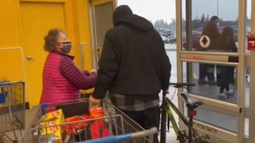 Καναδάς: Γενναία γιαγιά σε σούπερ μάρκετ, επιτέθηκε σε κλέφτη