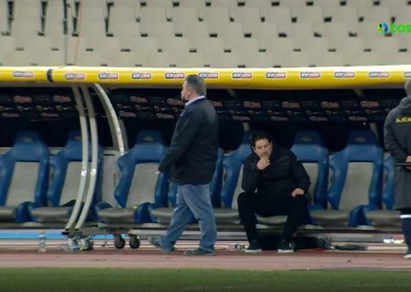 Έμεινε αποσβολωμένος στον πάγκο ο Γιαννίκης μετά τη λήξη του αγώνα (vid)