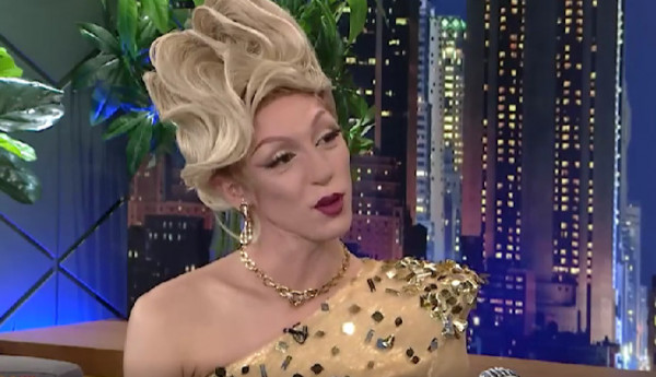 Holly Grace: Μιλά για το δικό της ταξίδι στη διαφορετικότητα και συγκλονίζει