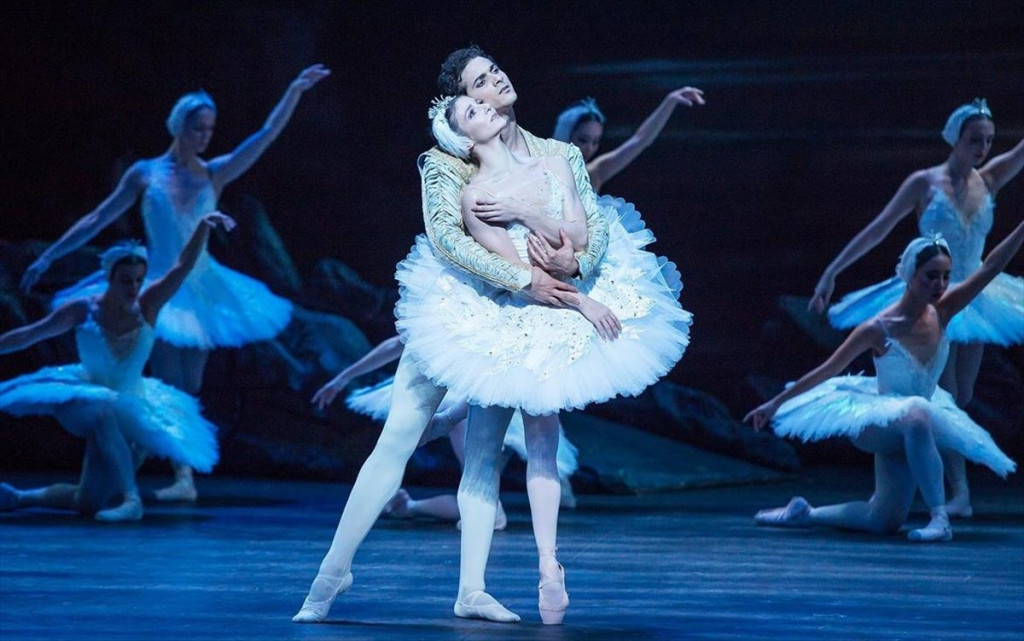 Ρωσική σαλάτα να φάμε; Τη Λίμνη των Κύκνων να δούμε ή απαγορεύεται;