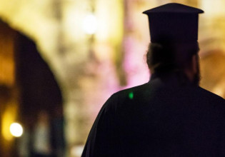 Μυτιλήνη: Σε αργία χωρίς στέρηση μισθού ανεμβολίαστος ιερέας